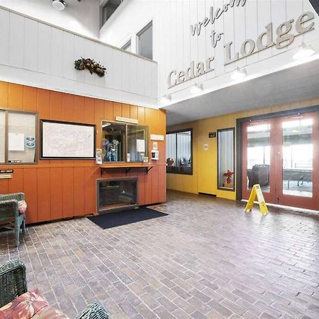 Cute Lower Level Cedar Lodge Room With Balcony & Lake Views! Laconia Esterno foto