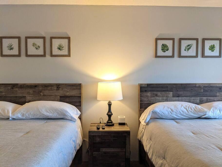 Cute Lower Level Cedar Lodge Room With Balcony & Lake Views! Laconia Esterno foto